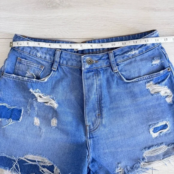 Zara Trafaluc Distressed Cut-off Blue Jean Denim Shorts Size 6 Raw Hem - Picture 5 of 6
